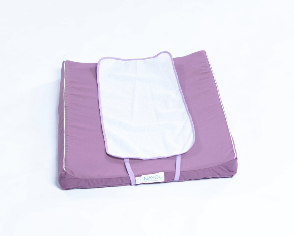 Matelas à langer violet